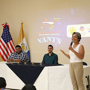 Universidad Don Bosco inaugura taller de diseño y fabricación de drones 