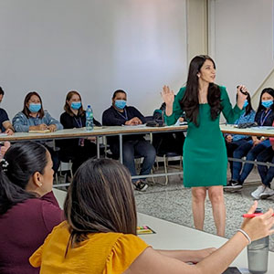 Docente de Maestría en Enseñanza de Lenguas Extranjeras impartió taller sobre corrección de errores en la enseñanza de idiomas 
