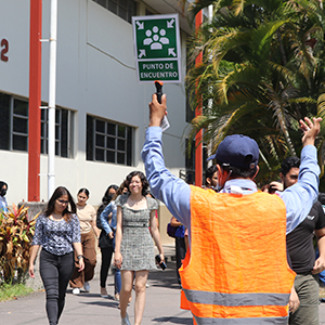 UDB realiza simulacro de evacuación de terremotos 