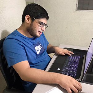 Ricardo Sibrian: La formación de la UDB me permitió tener un perfil más competitivo al momento de buscar un empleo 