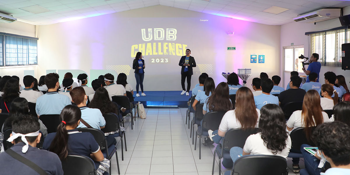 Alumnos de Instituciones de Educación Media participan en el UDB Challenge 