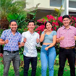 INCAE forma a estudiantes UDB con programa de liderazgo a nivel regional 