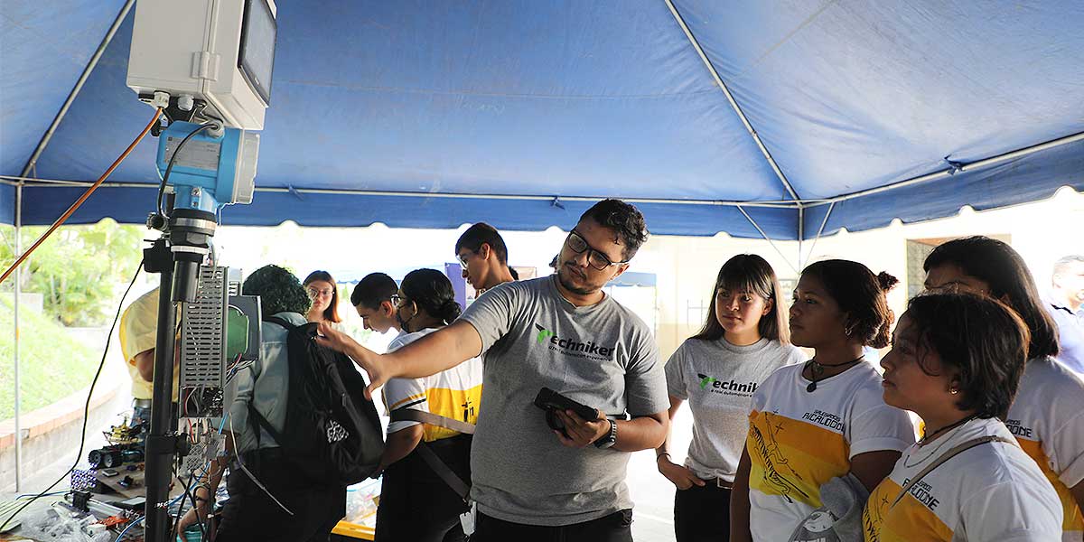 Asociación de Estudiantes de Ingeniería Mecatrónica de la UDB celebran IoT Day 