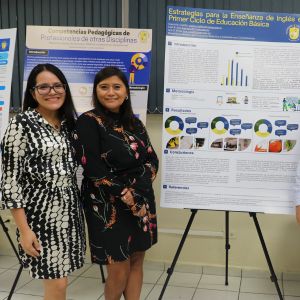 Maestrandos en Gestión de Currículum presentan investigaciones científicas 