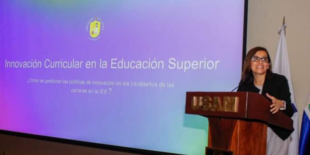 Directora de Maestría UDB destaca con participación en congreso sobre internacionalización e innovación en la Educación Superior 