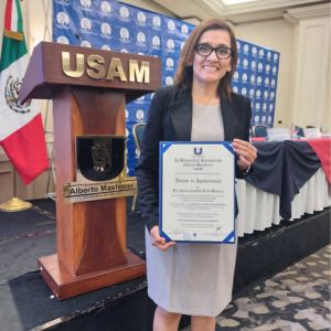 Directora de Maestría UDB destaca con participación en congreso sobre internacionalización e innovación en la Educación Superior 