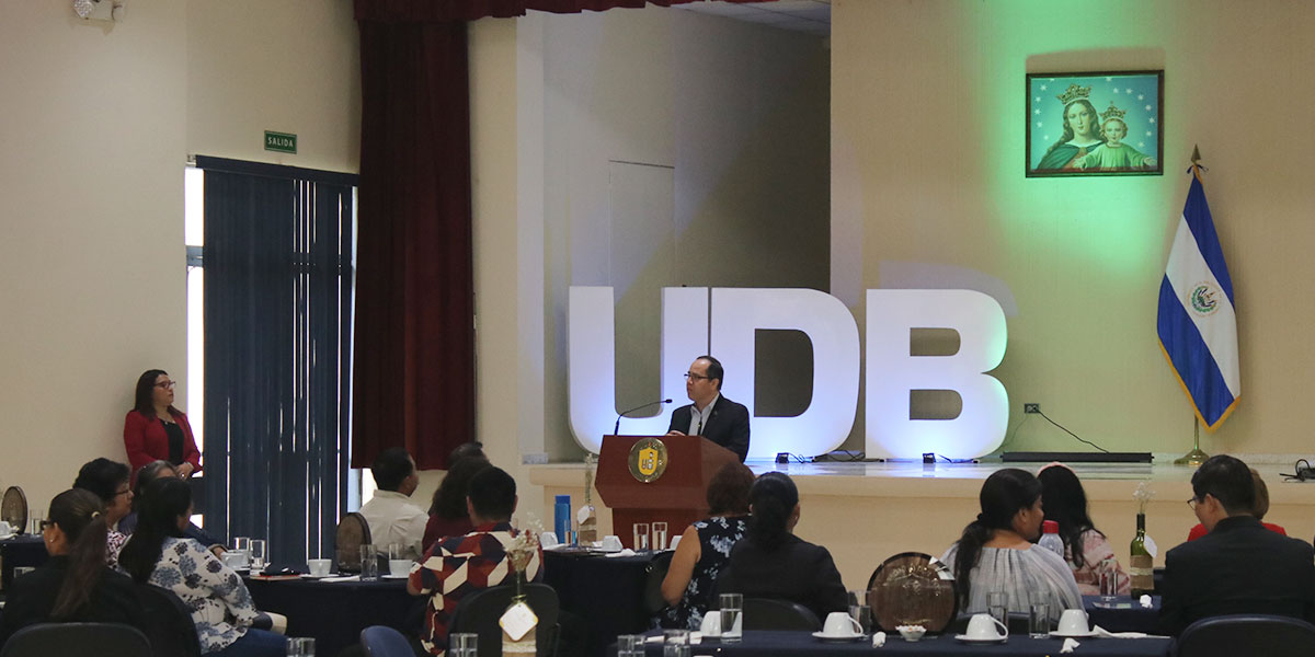 UDB desarrolla Encuentro de Educadores para maestros de educación media 