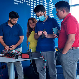 Estudiantes y docentes de la Facultad de Ingeniería desarrollan proyecto para grupo EDECSA 