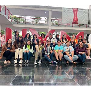 Alumnas de educación media del país participan en campamento científico en México 
