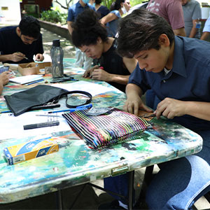Artista y gestor cultural desarrolló en la UDB el taller “Historias Grabadas” 
