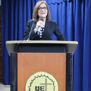 Directora de Maestría en Gestión del Currículum UDB impartió conferencia sobre internacionalización del currículo 