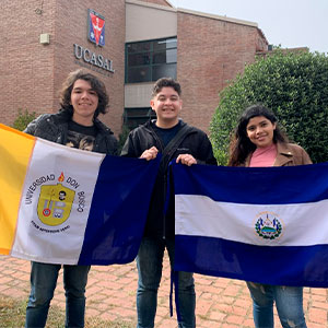 Alumnos de la Escuela de Comunicación realizaron movilidad internacional en Argentina 