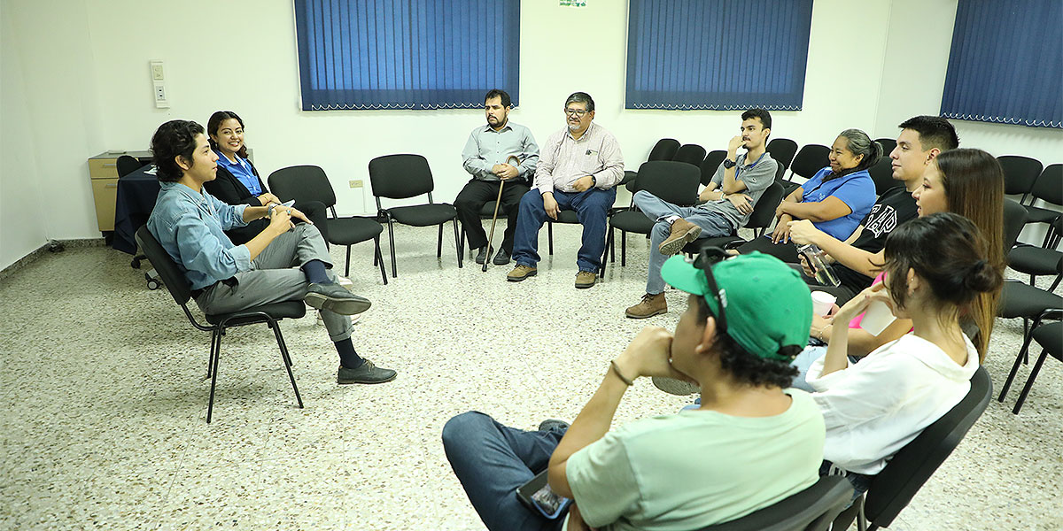Biblioteca Rafael Meza Ayau realiza conversatorio con joven escritor salvadoreño 