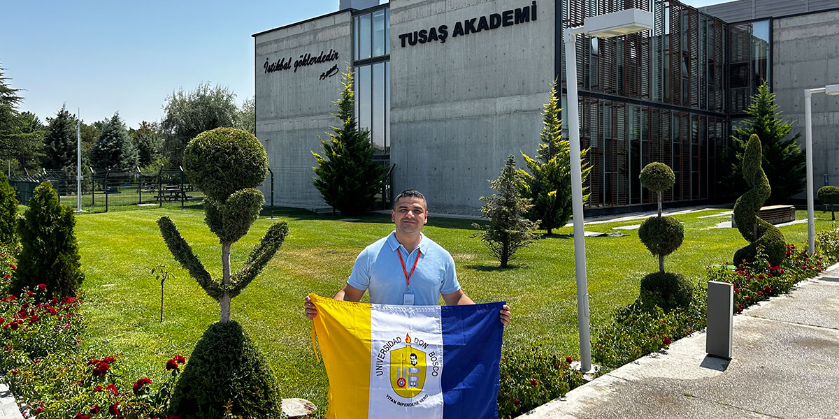 Docente de la Facultad de Aeronáutica realiza movilidad académica en Turquía 