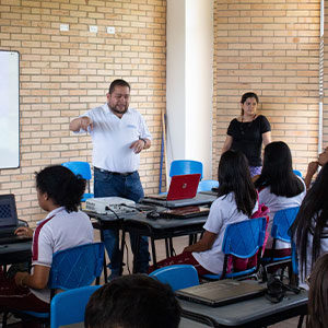 Docentes brindan formaciones a universitarios y comunidades en Colombia 