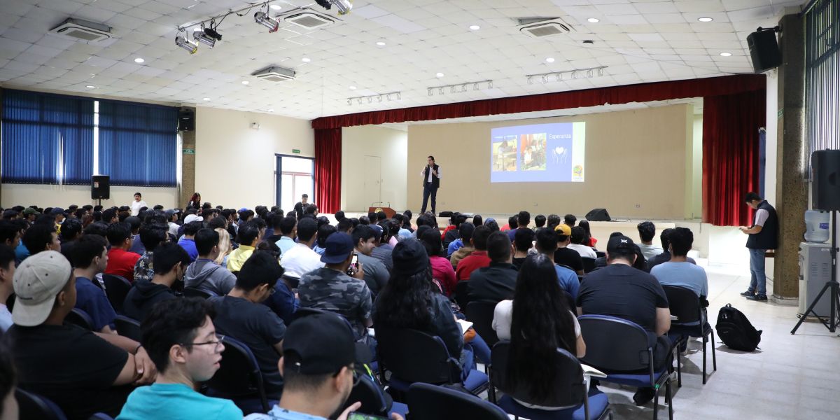 Escuela de Computación realiza primera exposición de pósteres científicos 