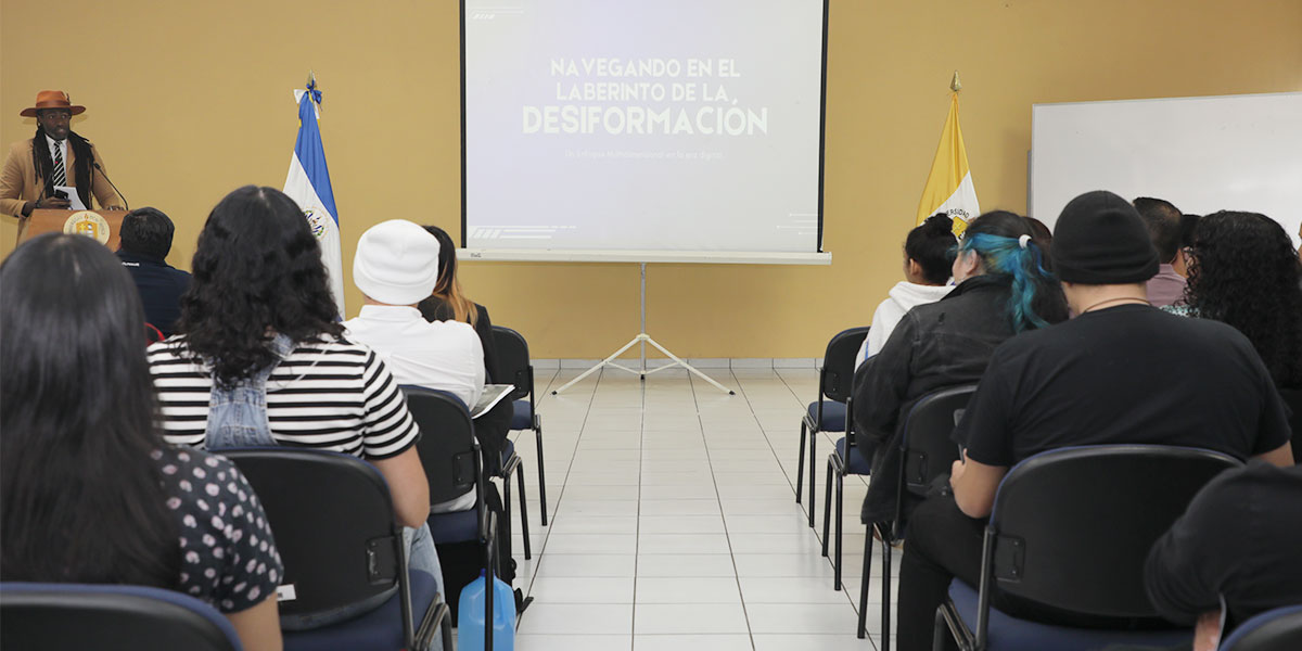 Escuela de Comunicación y UNESCO desarrollan el evento: “Navegando en el Laberinto de la Desinformación” 