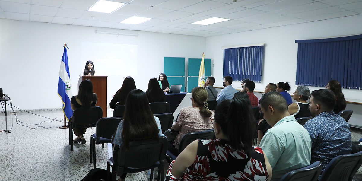 Maestros de inglés de centros educativos de Soyapango son formados por la Escuela de Idiomas y Educación UDB 