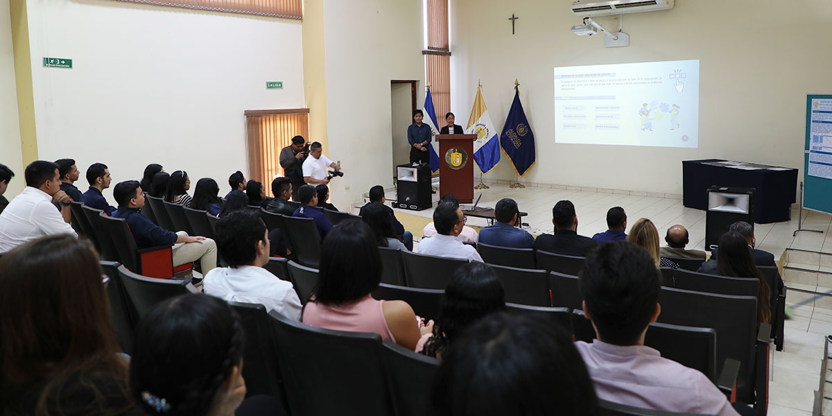 Alumnos de Ingeniería Industrial desarrollan manuales administrativos para alcaldía de Ilopango 
