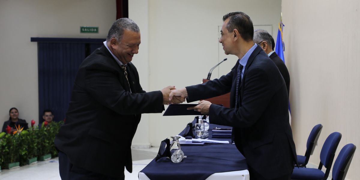 Universidad Don Bosco gradúa profesionales a nivel de posgrados 