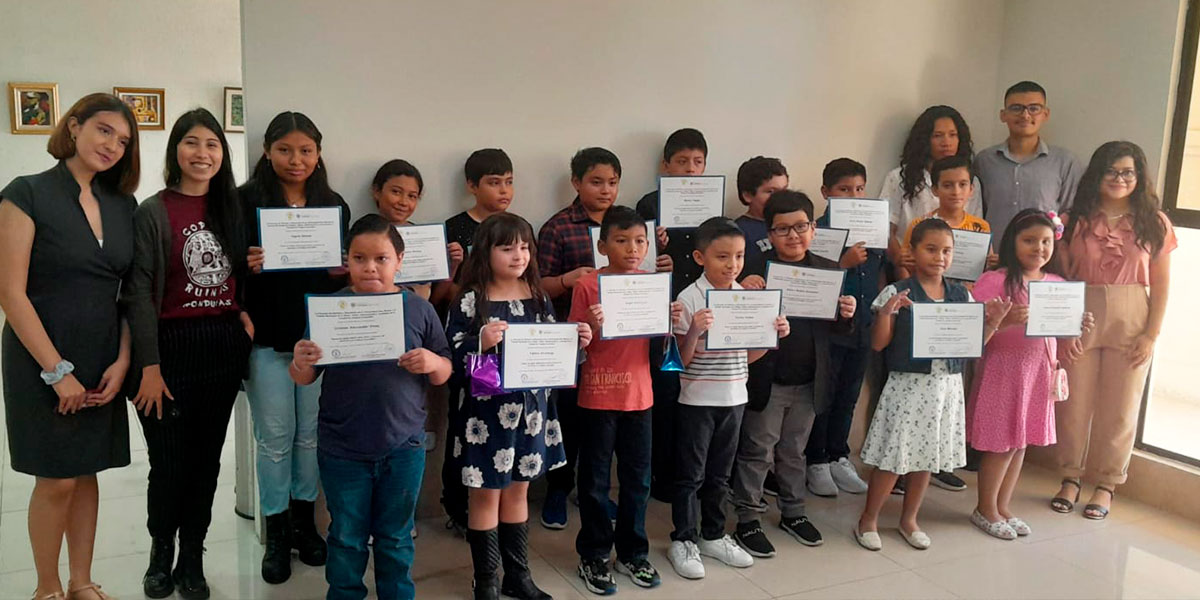Niños y jóvenes de Antiguo Cuscatlán son formados en inglés básico 