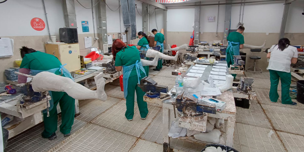 Facultad de Ciencias de la Rehabilitación imparte diplomado a maestros de taller del instituto Teletón de Chile 