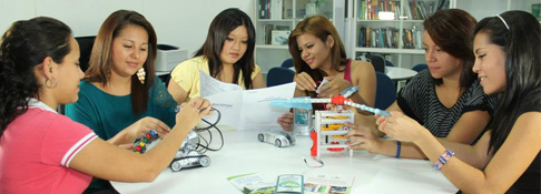 Mujeres tecnológicas, un futuro para El Salvador [El Diario de Hoy]