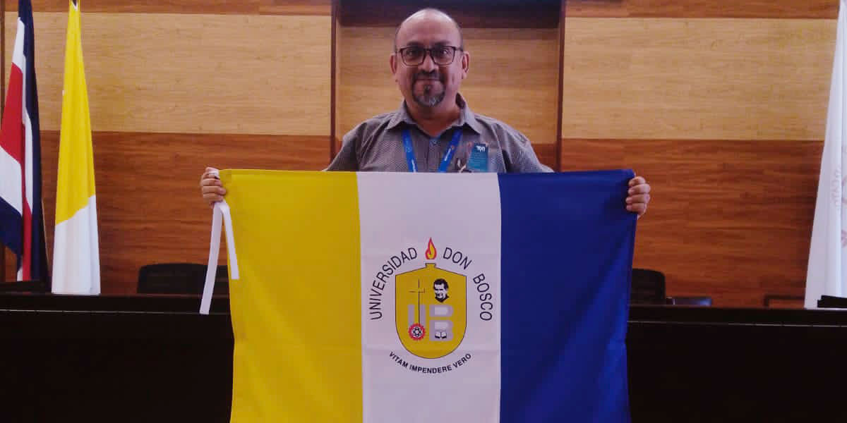 Docente de la Escuela de Teología participa en congreso internacional 