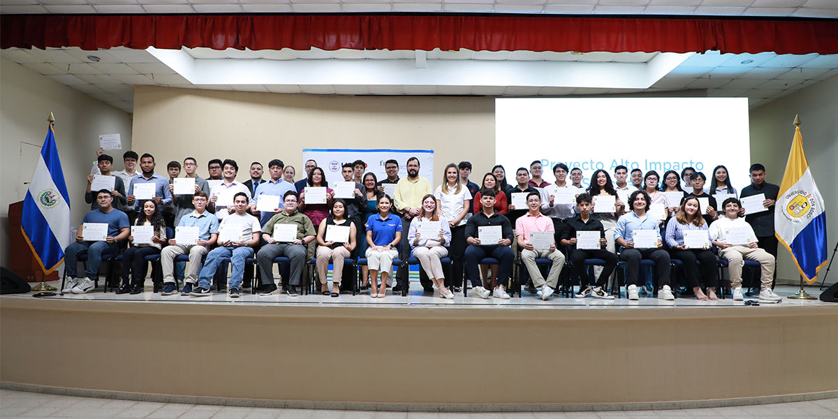 Proyecto Alto Impacto Soyapango beca a 42 jóvenes para estudiar en la UDB 