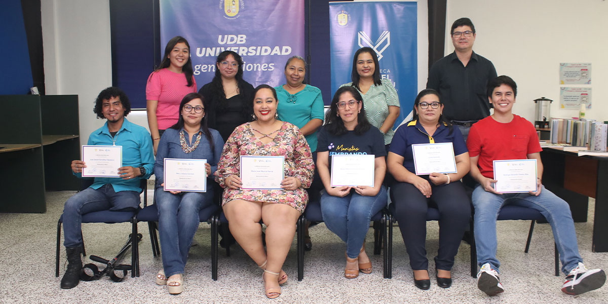 Biblioteca Rafael Meza Ayau clausura taller de restauración de libros 