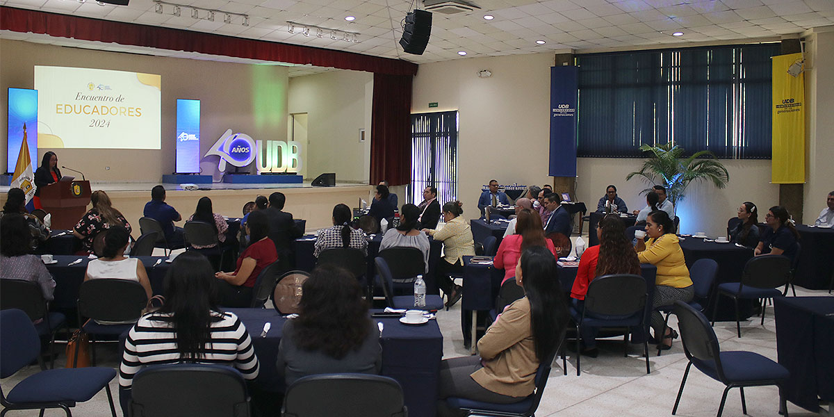 UDB rinde homenaje a docentes de educación media con Encuentro de Educadores 
