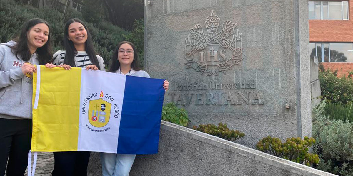 Estudiantes participan en Summer School en Colombia 