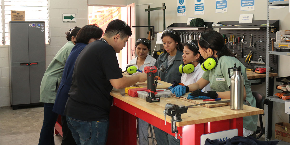Science Girl Camp: empoderando el futuro de las mujeres en las áreas STEM 
