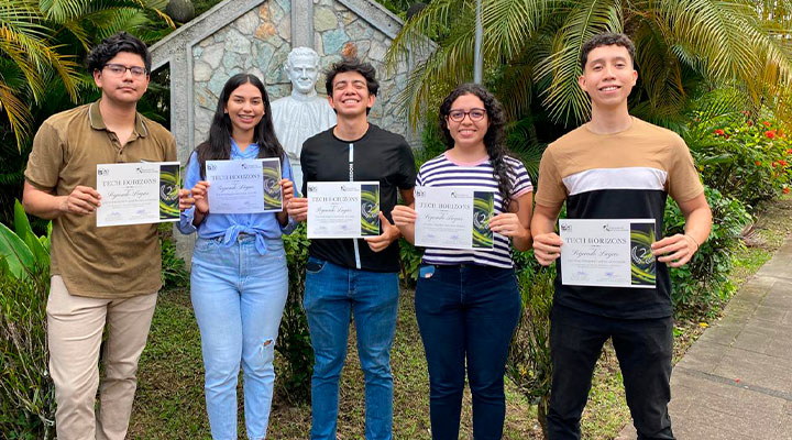 Estudiantes de la UDB son reconocidos en evento de tecnología 