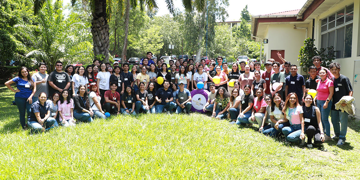 Celebran Día del Becario UDB 2024 