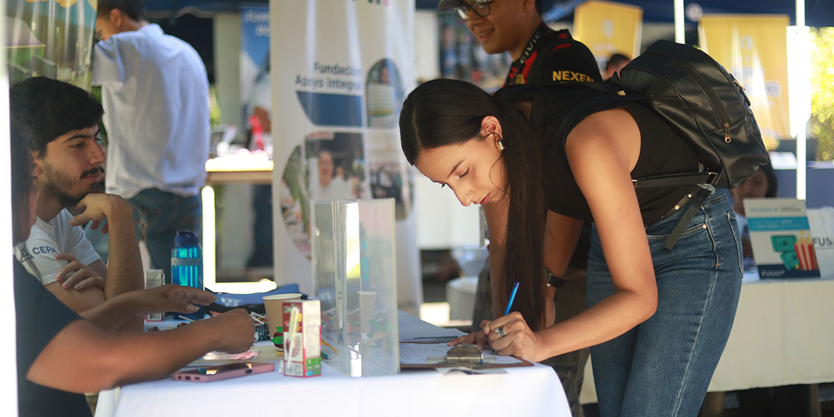 Realizan con éxito nueva edición de la Feria de Servicio Social 