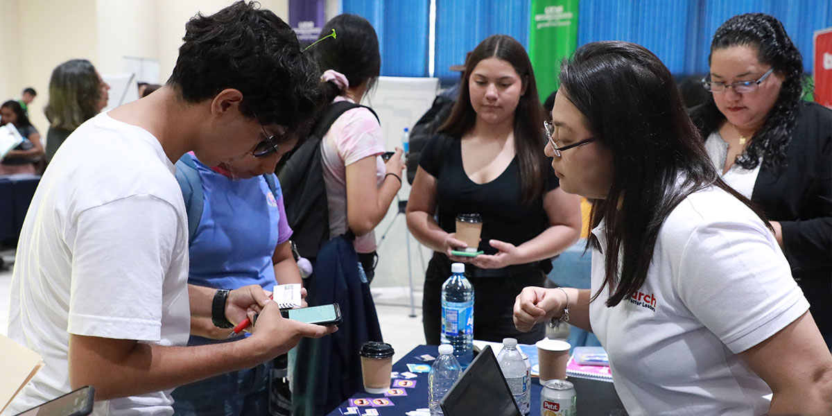 UDB impulsa espacio para la vinculación laboral 