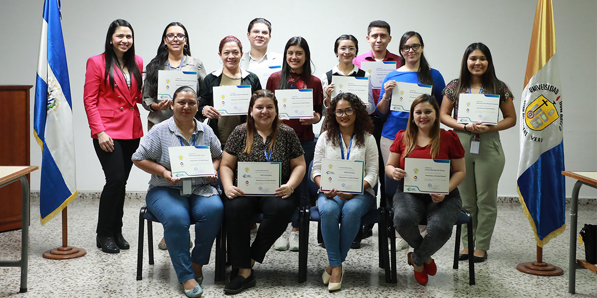 Docentes de idiomas de centros educativos concluyen proyecto social sobre salud mental 