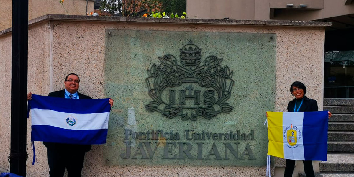 Colaboradores de la UDB participan en encuentro educativo internacional en Colombia 