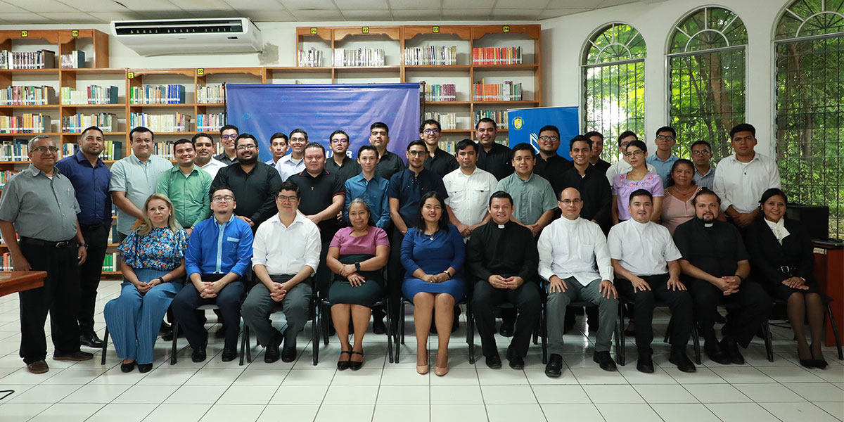 Biblioteca Rafael Meza Ayau implementa sistema de gestión en la biblioteca del Seminario Mayor de San Vicente 