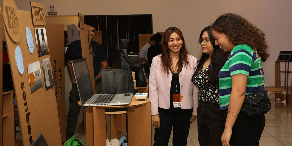 Estudiantes de Diseño Industrial presentan portafolios “Ritmos” 