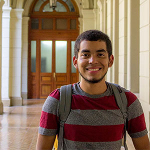 Graduado de la UDB destaca como comunicador en Chile 