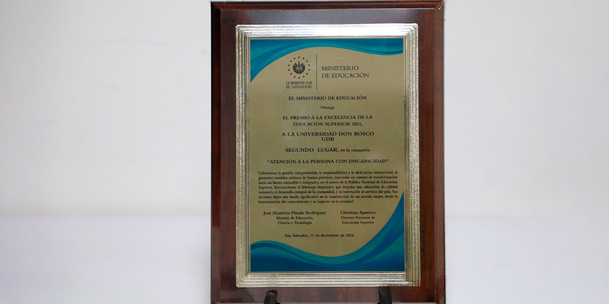 Ministerio de Educación, Ciencia y Tecnología otorga distinción a la UDB 