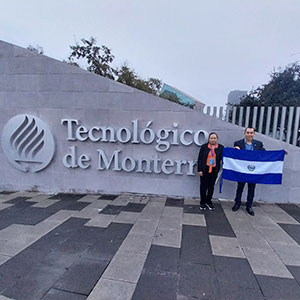 Delegación de la UDB participó en congreso sobre tecnología e innovación en México 