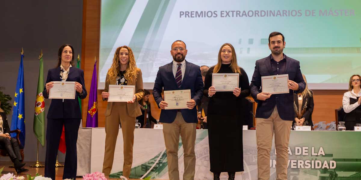 Director de Escuela de Electrónica recibe premio extraordinario en España 