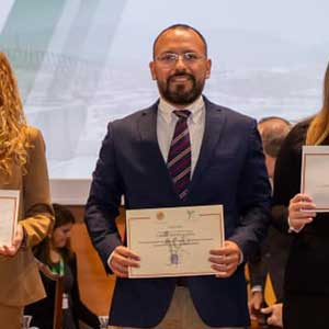 Director de Escuela de Electrónica recibe premio extraordinario en España 