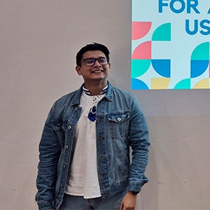 Joven egresado de mecatrónica obtiene beca para formarse en sostenibilidad a nivel regional 