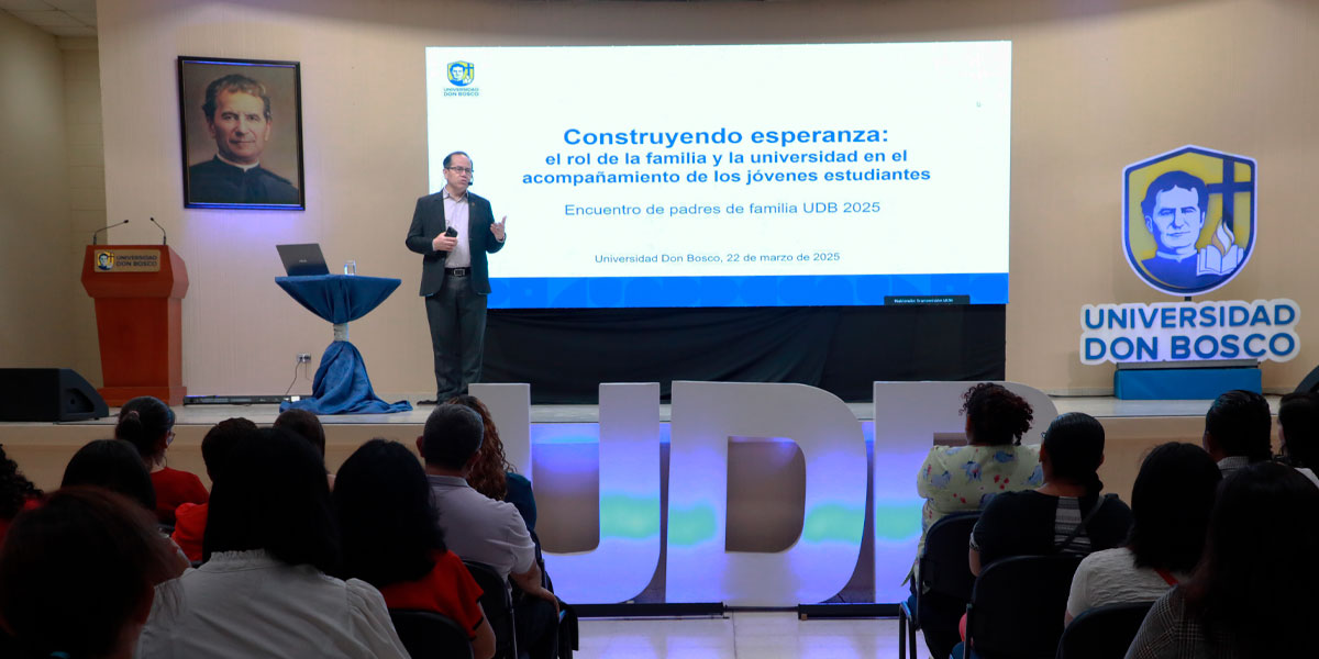 Desarrollan nueva edición de Encuentro de Padres de Familia 2025 