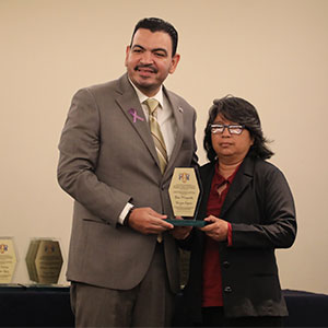Directora del Observatorio Micro Macro es reconocida con el premio Mujeres Constructoras de Igualdad 