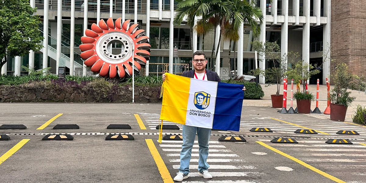 UDB  asiste a la conmemoración del 30 aniversario de Fundación Educación en Colombia 